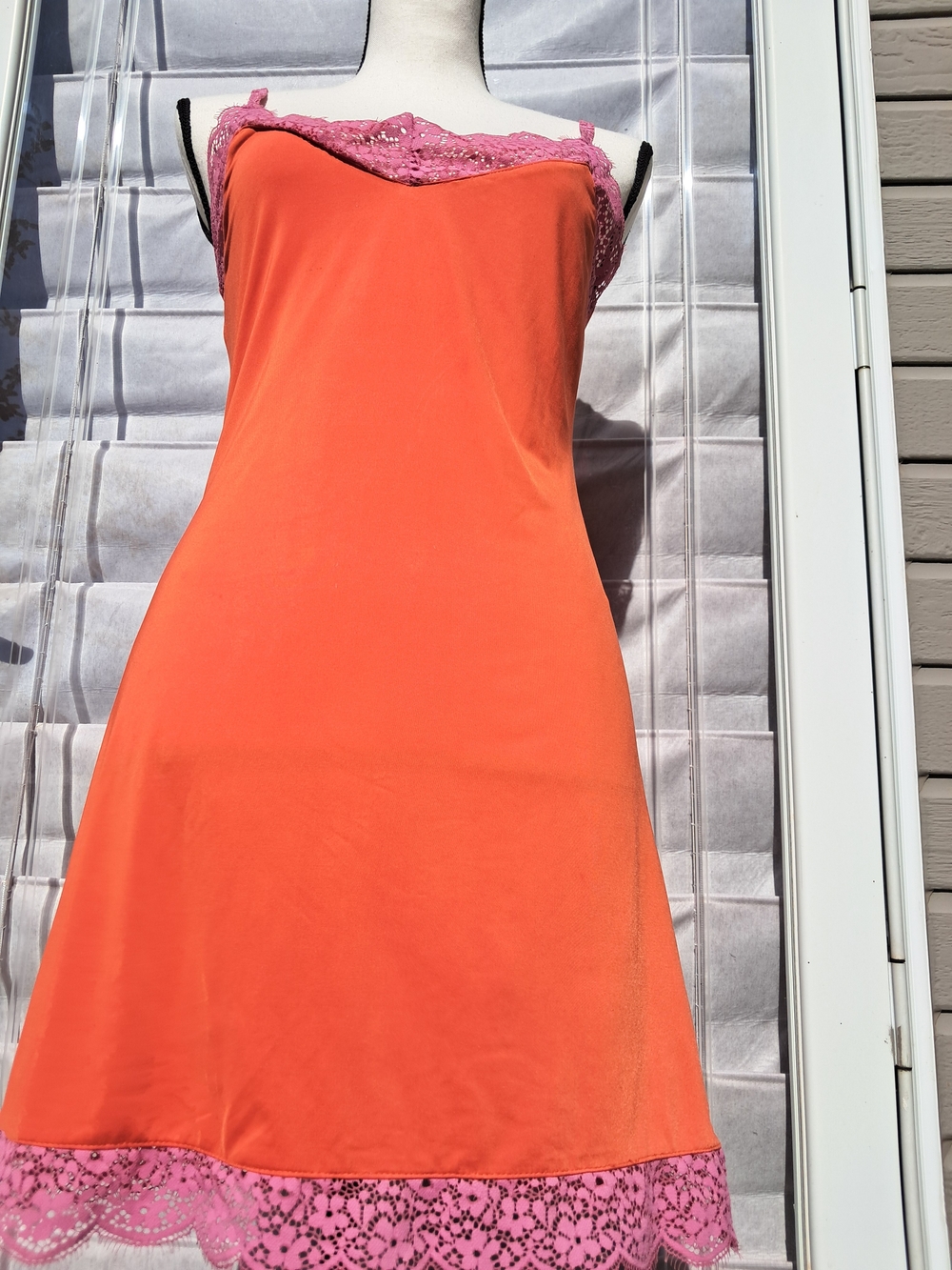 Josie by Natori Coral Small Y2K Chemise Slip Dress Pink Lace Like New Condition